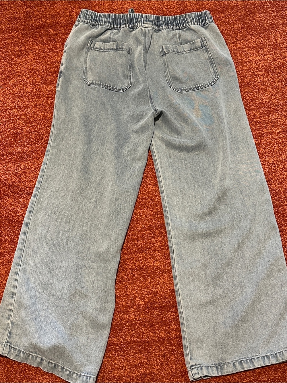 On trend wide Leg Light Wash Women’s Jeans with Elastic Waist - Picture 4 of 4